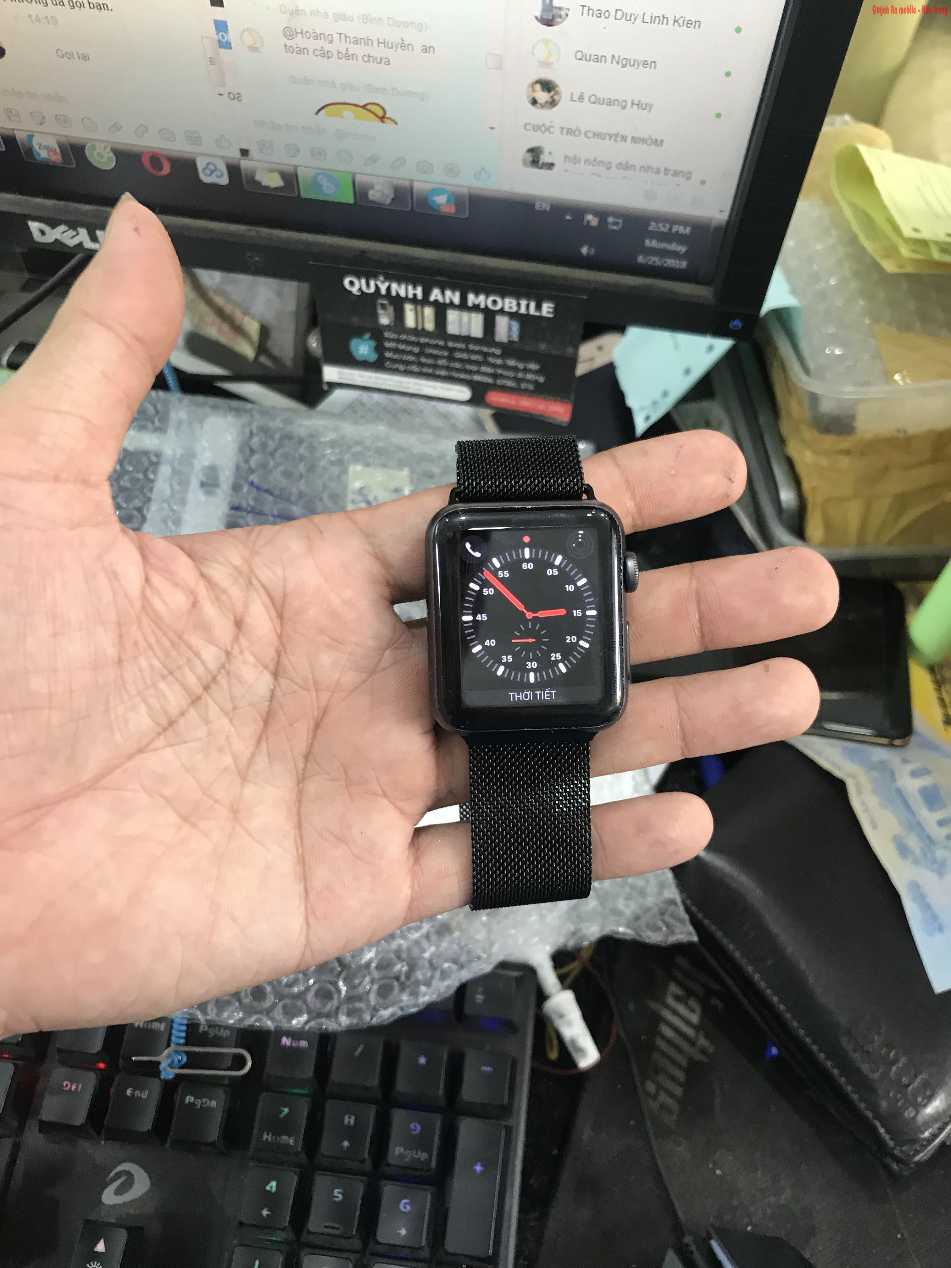 Replace and replace apple watch seri 2/3 screen in Nha Trang call 0907623999 Thay mặt kính cảm ứng apple watch seri 2/3 tại Nha Trang liên hệ 0907623999 Quỳnh An Mobile